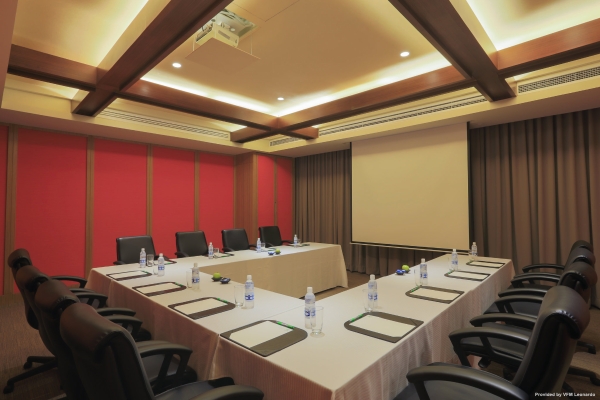 Holiday Inn & Suites MAKATI (Makati City)